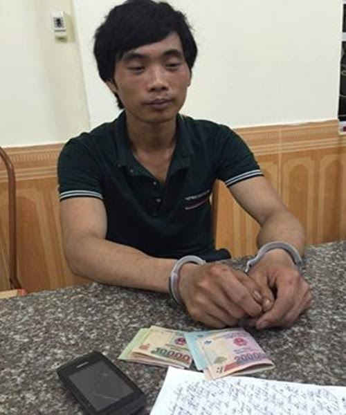 Đối tượng Tẩn Láo Lở gây ra vụ sát hại 4 người trong một gia đình ở thôn Phìn Ngan, xã Trịnh Tường, huyện bát ( tỉnh Lào Cai) tối ngày 9/8/2016 bị công an bắt giữ sau 25 ngày lẩn trốn