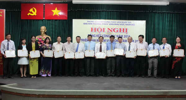 Các cá nhân Đài nhận Danh hiệu Chiến sĩ thi đua cơ sở của Trung tâm KTTV Quốc gia