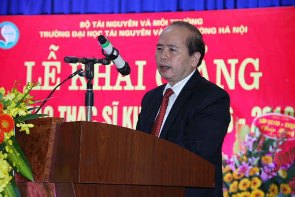 PGS. TS Nguyễn Ngọc Thanh – Hiệu trưởng nhà trường phát biểu tại buổi lễ