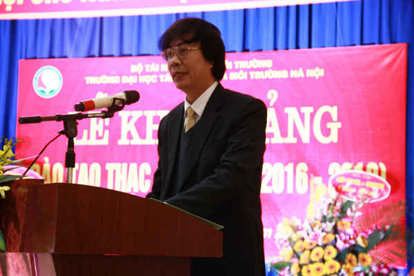  PGS.TS Lê Văn Hưng, Phó Trưởng khoa Môi trường đại diện Giảng viên trường Đại học TN&MT Hà Nội phát biểu