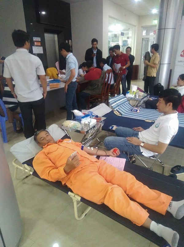 Cán bộ, viên chức Điện lực Kon Tum tích cực tham gia hiến máu nhân đạo