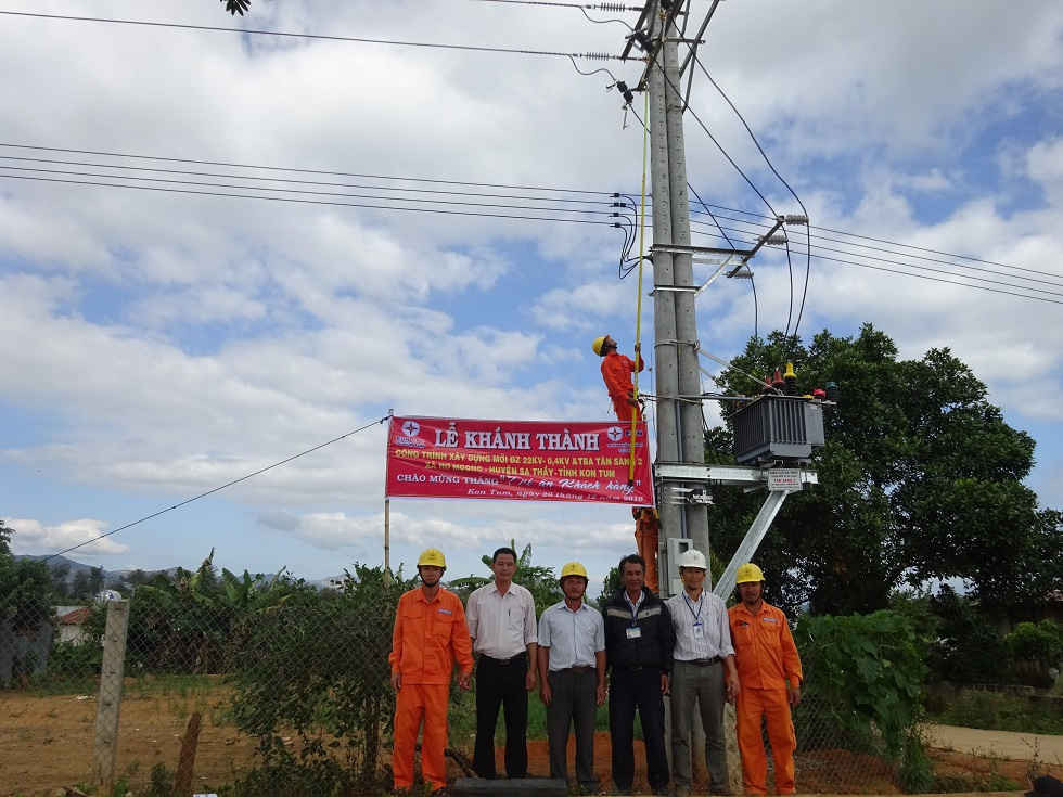 Điện lực Kon Tum nỗ lực đầu tư kéo điện về các bôn làng vùng sâu, vùng xa