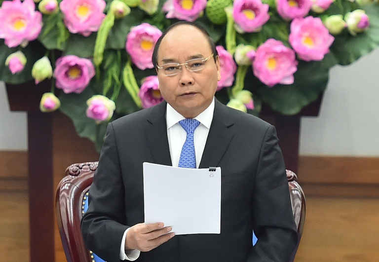 Thủ tướng Nguyễn Xuân Phúc kết luận tại Hội nghị trực tuyến của Chính phủ với các địa phương. Ảnh: VGP