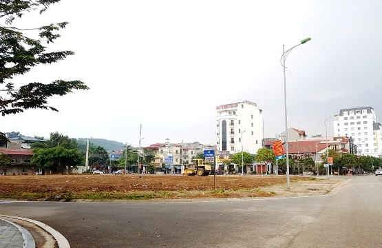 Thửa đất rộng hơn 4000m2 với 4 mặt tiền cấp cho Dự án hiện đã bị UBND tỉnh Lào Cai thu hồi