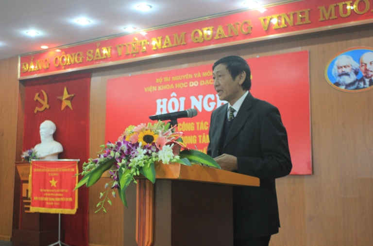 Ông Đào Ngọc Long – Phó Viện trưởng Viện Khoa học Đo đạc và Bản đồ Việt Nam báo cáo tổng kết công tác năm 2016 và triển khai nhiệm vụ năm 2017
