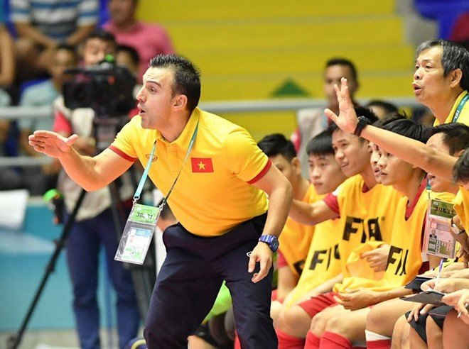 HLV Burno Garcia đã đưa Việt Nam tới giải futsal World Cup. Ảnh: Getty Images.