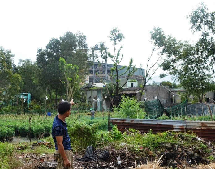 Chủ tịch Đà Nẵng Huỳnh Đức Thơ cùng đoàn kiểm tra đã thị sát việc gây ô nhiễm của 2 nhà máy thép trên và yêu cầu triển khai gấp việc giải tỏa, tái định cư các hộ dân tại khu vực này
