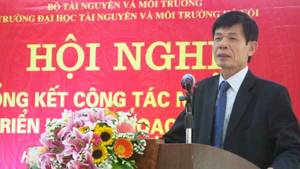Thứ trưởng Bộ TN&MT Chu Phạm Ngọc Hiển dự và phát biểu chỉ đạo tại hội nghị