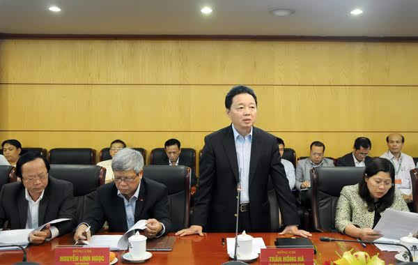 Bộ trưởng Bộ TN&MT Trần Hồng Hà phát biểu tại buổi làm việc. Ảnh: Khương Trung