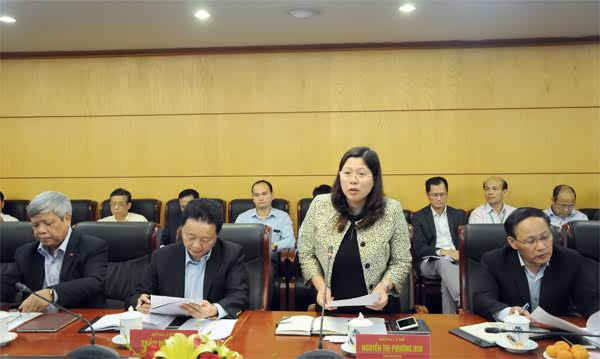 Thứ trưởng Bộ TN&MT Nguyễn Thị Phương Hoa trình bày báo cáo về sự phối hợp giữa hai Bộ trong thời gian qua. Ảnh: Khương Trung