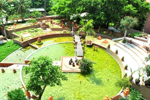 Công viên đất nung Thanh Hà là công trình kiến trúc độc nhất vô nhị bằng đất nung tại Việt Nam