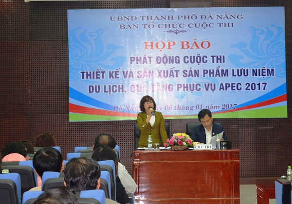 Bà Nguyễn Thị Thúy Mai – PGĐ Sở Công thương TP. Đà Nẵng giải đáp các câu hỏi tại buổi họp báo