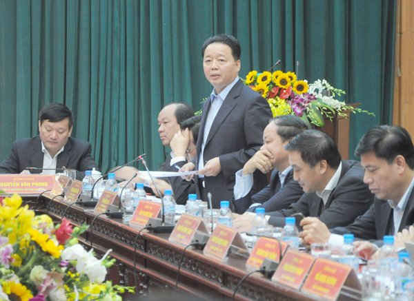 Bộ trưởng Bộ TN&MT Trần Hồng Hà phát biểu trong buổi làm việc chiều 11/12/2016  giữa đoàn công tác của Thủ tướng Chính phủ với lãnh đạo chủ chốt tỉnh Hưng Yên - Ảnh: Việt Hùng