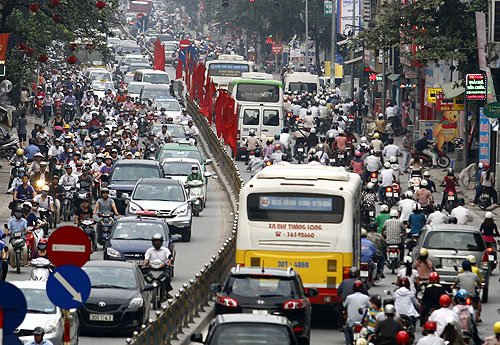 Hạn chế phương tiện giao thông cá nhân nhằm hạn chế ùn tắc giao thông. Ảnh minh họa