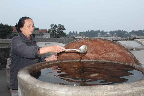 Làng nghề nước mắm phường Quỳnh Dị, thị xã Hoàng Mai hối hả vào vụ Tết