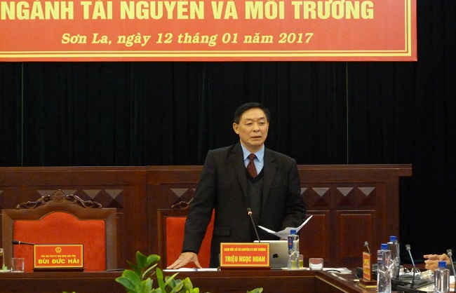 Ông Triệu Ngọc Hoan, Giám đốc Sở TN&MT Sơn La phát biểu tại hội nghị.