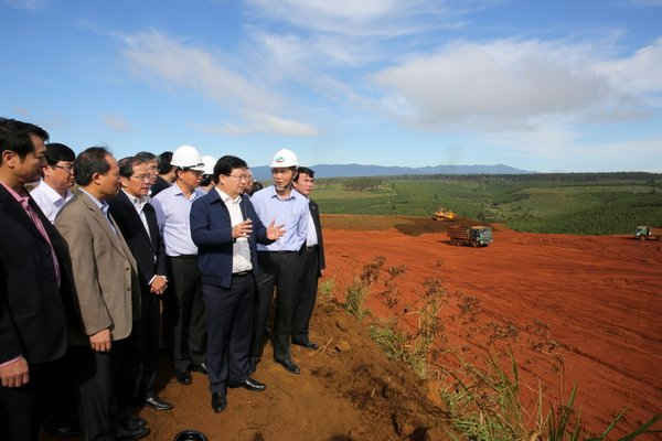 Phó Thủ tướng Trịnh Đình Dũng kiểm tra công tác hoàn nguyên môi trường sau khai thác 