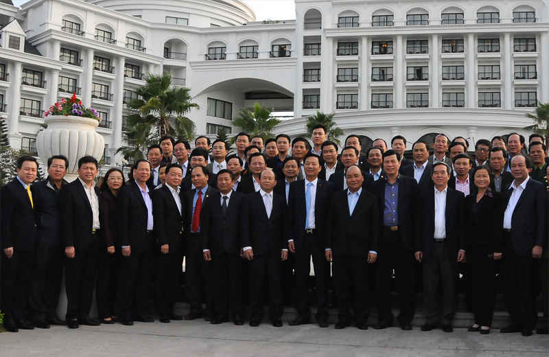 Thủ tướng chụp ảnh lưu niệm với đoàn làm việc Chính phủ với lãnh đạo tỉnh Quảng Ninh