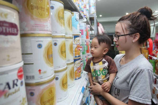 Chính phủ vừa thống nhất tiếp tục thực hiện biện pháp bình ổn giá sữa dành cho trẻ em dưới 6 tuổi đến hết quý I năm 2017