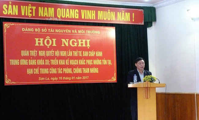Ông Triệu Ngọc Hoan, Giám đốc Sở TN&MT Sơn La phát biểu tại hội nghị