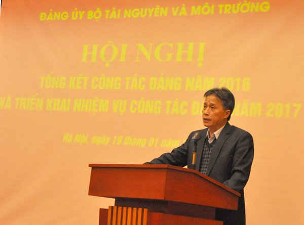 đồng chí Bùi Minh Quang - Ủy viên Ban Thường vụ - Trưởng Ban Dân vận Đảng ủy khối các Cơ quan Trung ương phát biểu tại hội nghị