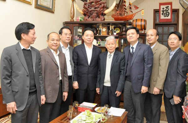 Bộ trưởng Trần Hồng Hà và lãnh đạo các đơn vị chúc Tết GS.TSKH Đặng Huy Huỳnh