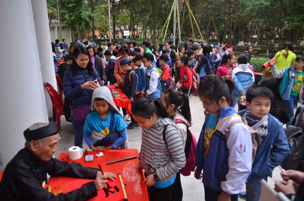 chương trình còn có sự tham gia của các em học sinh đến từ một số trường Tiểu học và THPT trên địa bàn thành phố Hà Nội. 