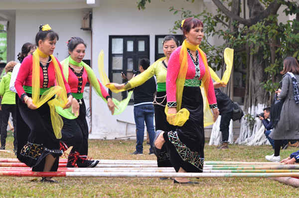 Bên cạnh đó, nhằm quảng bá và giới thiệu đến công chúng những nét văn hóa đón Tết của cộng đồng các dân tộc Thái ở Sơn La.