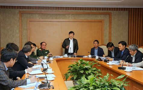 Phó Thủ tướng Chính phủ Trịnh Đình Dũng chủ trì cuôjc họp