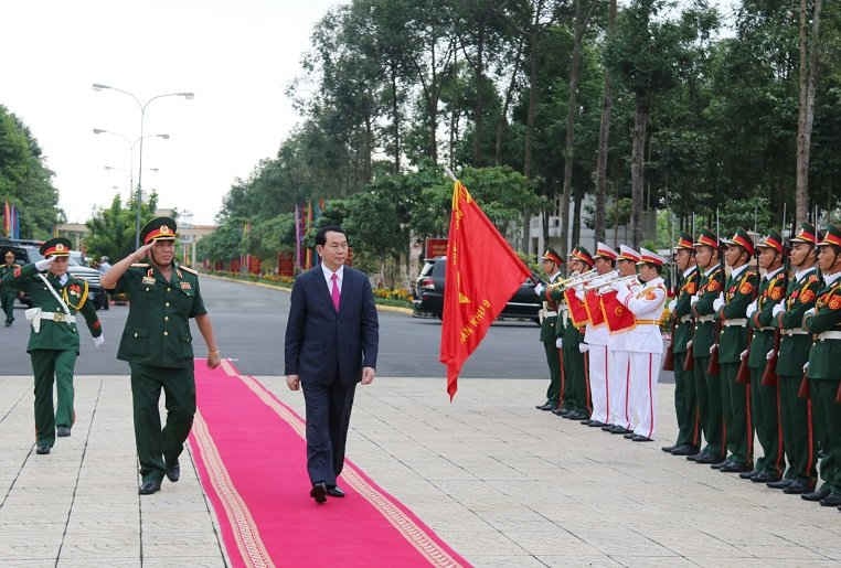 Bộ Tư lệnh Quân khu 9 hành lễ đón Chủ tịch nước Trần Đại Quang.