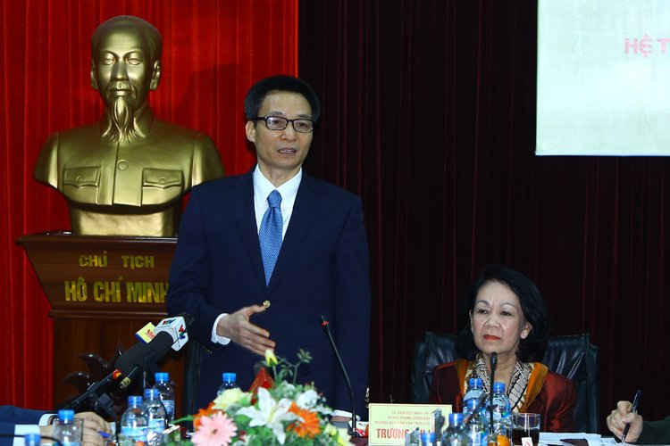 Ủy viên Bộ Chính trị, Trưởng ban Dân vận Trung ương Trương Thị Mai và Phó Thủ tướng Vũ Đức Đam tới dự hội nghị báo cáo kết quả triển khai hệ thống thông tin giám định bảo hiểm y tế. Ảnh VGP