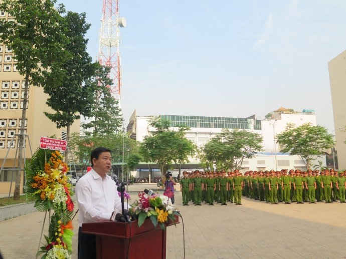 Bí thư Thành ủy TPHCM Đinh La Thăng phát biểu tại lễ ra mắt, chính thức đưa vào hoạt động Đội Cảnh sát Hình sự đặc nhiệm hướng Nam