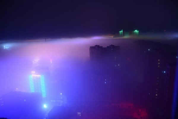 Hình ảnh các tòa nhà trong sương mù ở Diêm Thành, tỉnh Giang Tô, Trung Quốc vào ngày 1/1/2017. Ảnh: REUTERS / Stringer