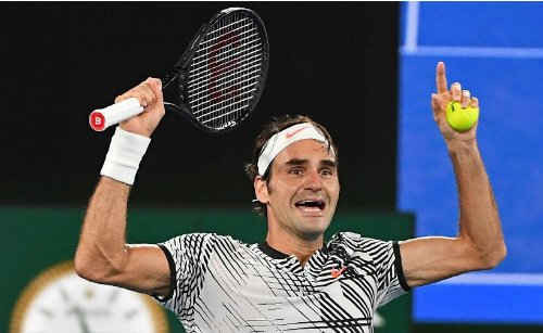 Khoảnh khắc Roger Federer vỡ òa sung sướng khi đánh bại Nadal sau 5 set căng thẳng, giành chức vô địch Australian Open 2017