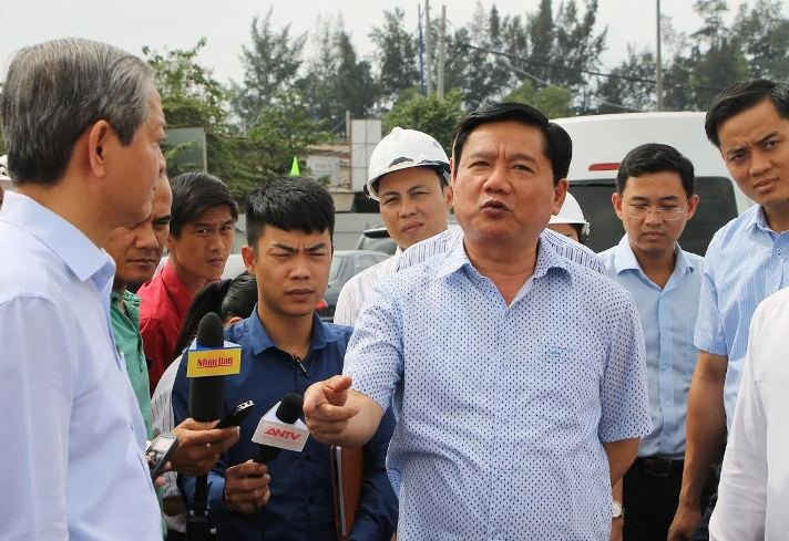 Bí thư Thành ủy Đinh La Thăng yêu cầu chủ đầu tư rút ngăn tiến độ dự án nút giao Mỹ Thủy. Ảnh: VGP/Nam Đàn