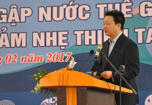Bộ trưởng Trần Hồng Hà phát biểu tại Lễ mít tinh hưởng ứng Ngày đất ngập nước Thế giới 2017 và trồng cây ngập mặn đầu xuân 