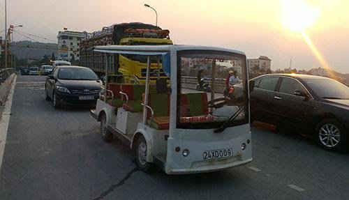 Xe 4 bánh chạy điện phục vụ khách du lịch ở thành phố Lào Cai