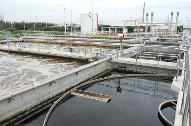 Xây dựng kế hoạch từng bước đầu tư hệ thống xử lý nước thải tập trung tại các khu công nghiệp, cụm công nghiệp, làng nghề trên địa bàn tỉnh
