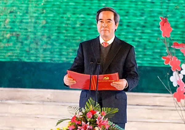 Ông Nguyễn Văn Bình, Ủy viên Bộ Chính trị, Bí thư Trung ương Đảng, Trưởng ban Kinh tế Trung ương, Trưởng Ban Chỉ đạo Tây Bắc phát biểu tại lễ khai mạc.  