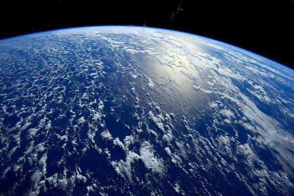 Phát thải khí nhà kính do con người gây ra trong vòng 45 năm qua làm tăng tỷ lệ gia tăng nhiệt độ lên tới 1,7 độ C trong mỗi thế kỷ. Ảnh: ISS / NASA