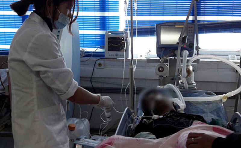 Các nạn nhân bị ngộ độc thức ăn đang cấp cứu tại bệnh viện (nguồn ảnh VOV)