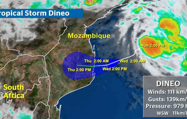 Bão nhiệt đới Dineo gia tăng cường độ trong vùng nước ấm của eo biển Mozambique và được dự báo sẽ đổ bộ vào Mozambique vào tối 15/2