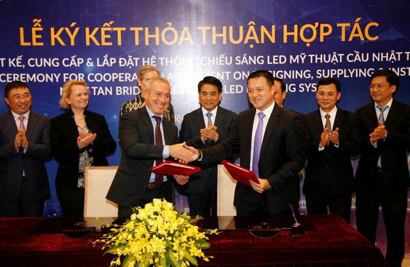Chứng kiến lễ ký kết có Chủ tịch UBND TP Hà Nội Nguyễn Đức Chung