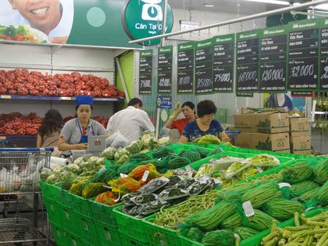 Quầy rau quả an toàn tại một siêu thị ở TP.HCM