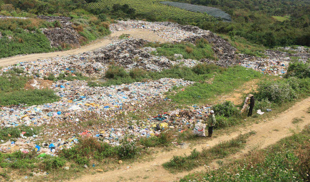 Phần lớn rác thải tại bãi rác Cư Knia được xử lý bên ngoài, gây nên tình trạng ô nhiễm môi trường