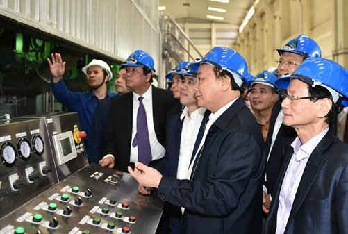 Thủ tướng thăm Nhà máy giấy An Hòa.