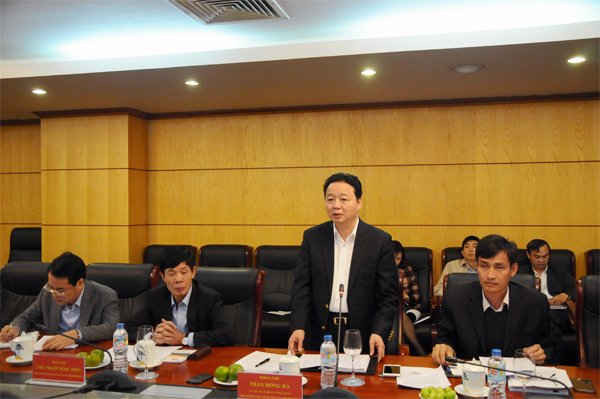 Bộ trưởng Trần Hồng Hà trong buổi làm việc với Ủy ban Tài chính - Ngân sách của Quốc hội