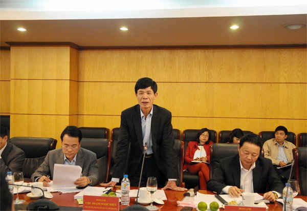 Bộ trưởng Trần Hồng Hà trong buổi làm việc với Ủy ban Tài chính - Ngân sách của Quốc hội
