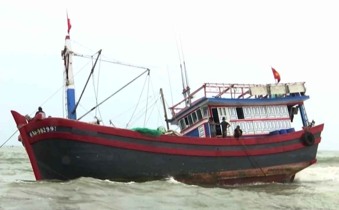 Tàu cá QNa 92099 khi bị gặp nạn trên biển