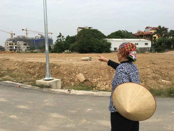 Bà Hòa cho rằng việc UBND quận Bắc Từ Liêm không bồi thường về đất mà chỉ bồi thường tài sản trên đất đối với phần diện tích đất bị thu hồi của gia đình bà là không thỏa đáng.